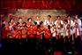 2月3日，在馬來(lái)西亞沙巴州哥打基納巴盧市，演員表演合唱。