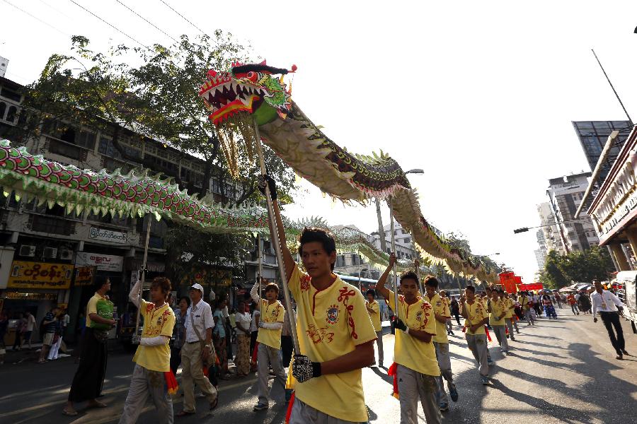 （國(guó)際）（1）緬甸仰光唐人街舉行獅龍巡游歡慶新春