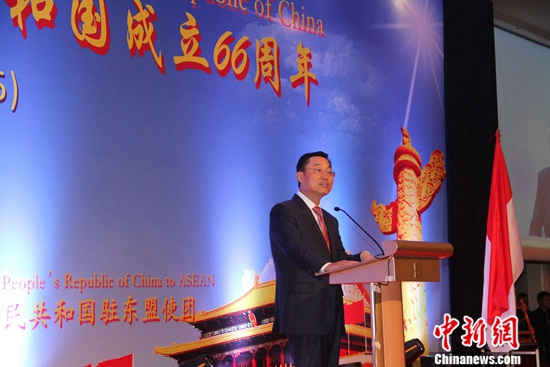 9月28日晚，中國駐印尼使館和中國駐東盟使團共同舉辦慶祝中華人民共和國成立66周年招待會在雅加達隆重舉行。謝鋒大使在招待會上致辭說，今年是中印尼建交65周年，兩國關系正迎來最好時期。