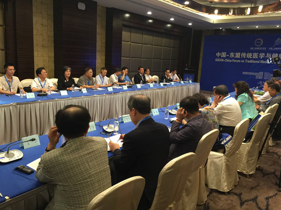 楊秀萍秘書長出席中國—東盟傳統醫學與健康專業教育論壇并致辭