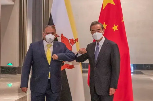 王毅會見文萊外交主管部長艾瑞萬