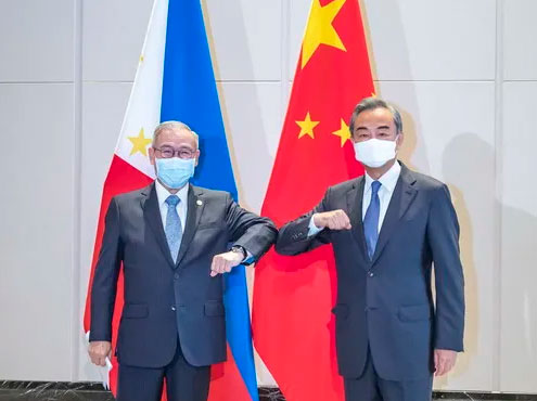 王毅會見菲律賓外長洛欽