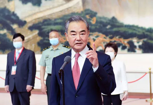 王毅邀請百位外國駐華使節共同參觀 “‘不忘初心、牢記使命’中國共產黨歷史展覽”