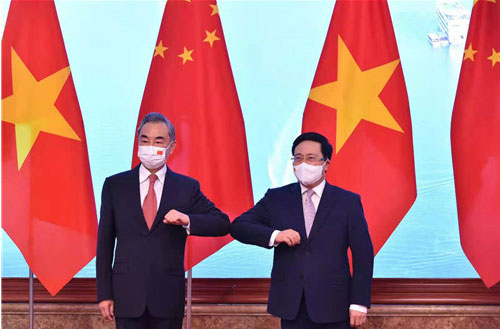 王毅同越南常務副總理范平明共同主持中越雙邊合作指導委員會第十三次會議