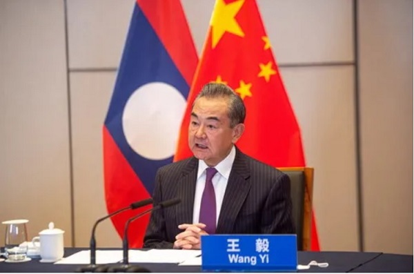 王毅同老撾外長沙倫賽舉行視頻會晤