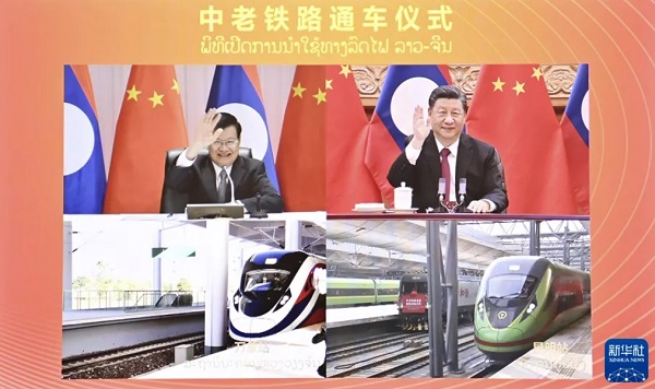 習(xí)近平同老撾人民革命黨中央總書記、國(guó)家主席通倫共同出席中老鐵路通車儀式