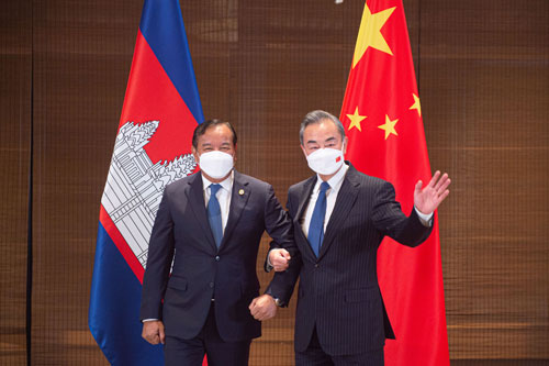 王毅同柬埔寨副首相兼外交大臣布拉索昆舉行會(huì)談