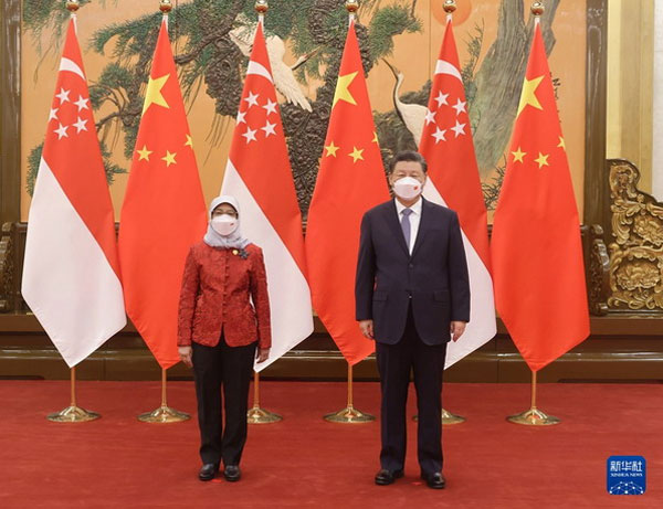 習近平會見新加坡總統哈莉瑪
