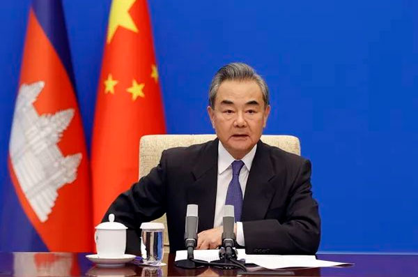 王毅同柬埔寨副首相兼外交大臣布拉索昆舉行視頻會晤