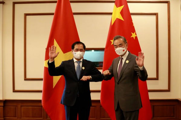 王毅會見越南外長裴青山