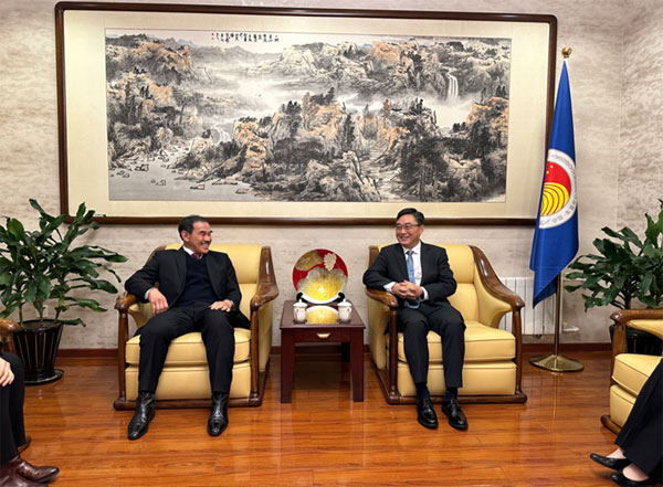 史忠俊秘書長與文萊、老撾駐華大使分別進行工作交流