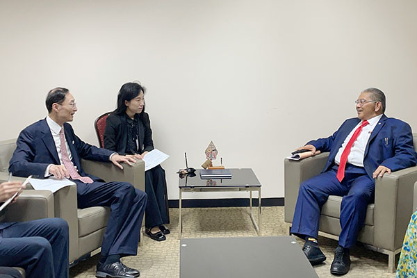 外交部副部長孫衛(wèi)東會見文萊外交主管部長艾瑞萬